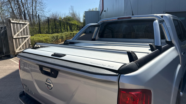 Nissan Navara Np300 Diesel Double Cab Pick Up N-Connecta 2.3dCi 190 4WD